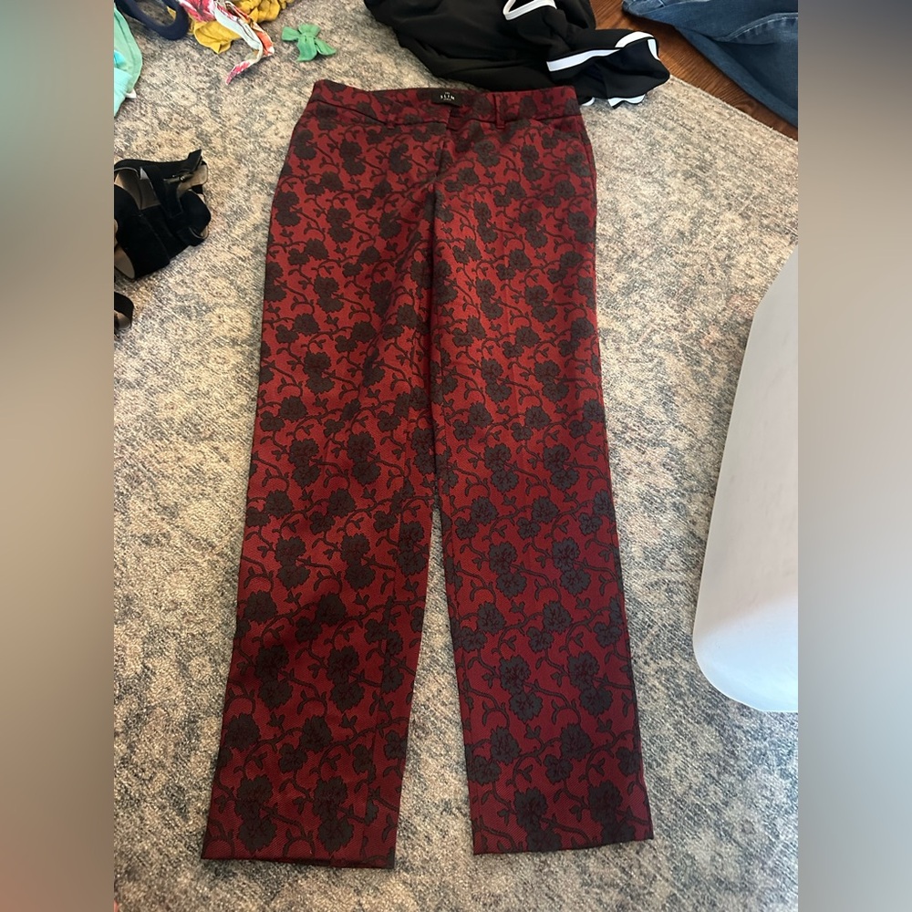 Women’s Red Floral Pattern Dress Pants